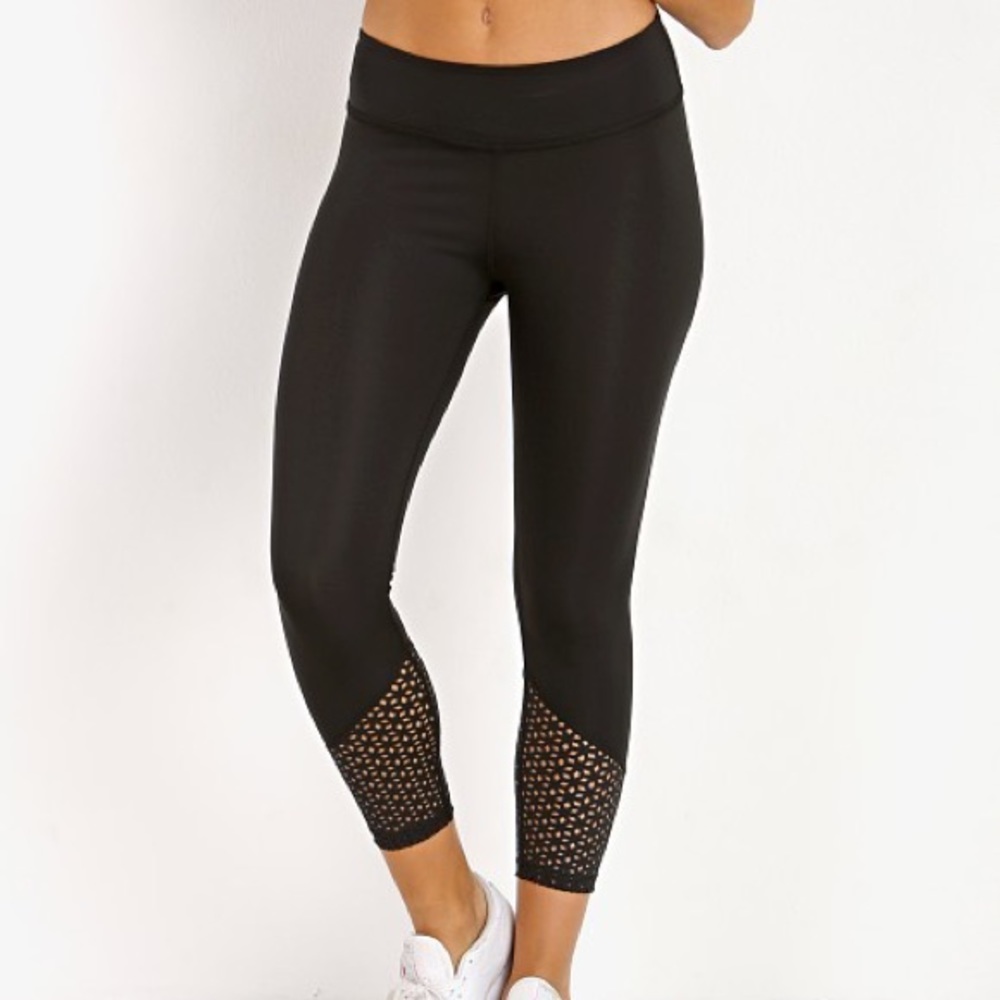 Beyond Yoga Perfect Angles Capri Legging Black